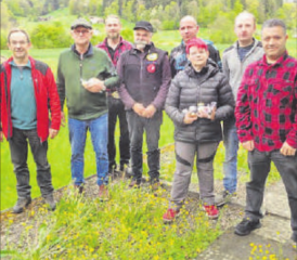 Die Sieger des Internationalen Vorderladerschiessens in Oberentfelden 2022 (v.l.): Hans-Peter Rüfenacht, Paulus Deen, Andreas Holdener, Adrian Weber, Thomas Saxer, Tania Heber, Adrian Eichelberger und Américo Gaspar.