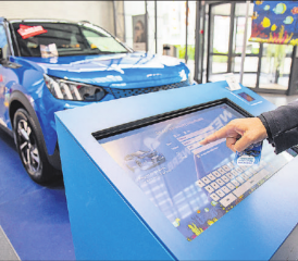 Bärenmarkt Reinach: Mit der persönlichen Aqua-Win-Spielkarte können die Kunden einmal täglich um jeden Gewinn spielen. (Bild: zVg.)