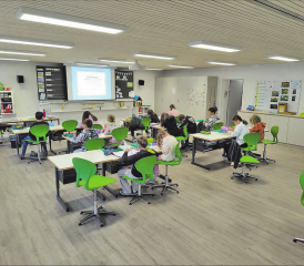 Neues, helles Schulzimmer im ehemaligen Werkhof Pfeffikon. (Bild: zVg.)