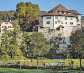 Die Wanderungen der Pro Senectute Bezirk Kulm führen am Schloss Biberstein vorbei. (Bild: JoachimKohler-HB, wikimedia)
