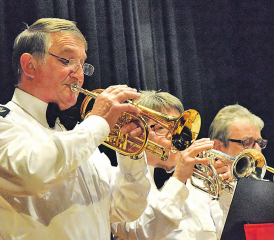 Diszipliniert und leidenschaftlich: Die Mitglieder der MG Schmiedrued lieben die Blasmusik und erfreuen damit gerne ihr Publikum. (Bilder: st.)