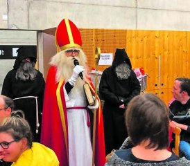 Hoher Besuch am traditionellen Chlaushock der Behindertensportgruppe Reinach in der Heuwiese. (Bild: zVg.)