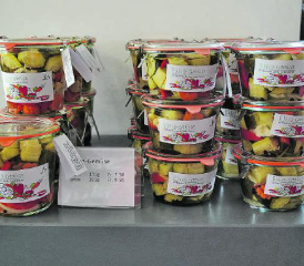 Ein richtiger Verkaufsschlager: Das Essiggemüse ist besonders beliebt. (Bilder: mek)