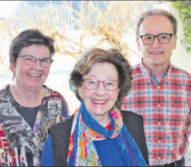 Dietlinde Vogt-Erlbacher (Mitte) mit Gemeinderätin Ruth Künzli und Gemeindeschreiber Stefan Huber. (Bild: zVg.)