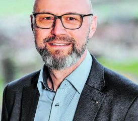 Gemeindepräsident Adrian Häfeli hält wertschätzende Worte für die Gemeinde und ihre Einwohnerinnen und Einwohner bereit. (Bild: zVg.)