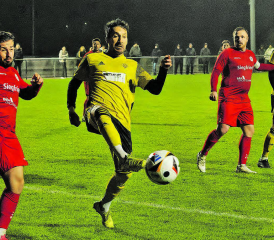 Gränichens Kürsat Kiybar (am Ball) erzielte auch gegen Zofingen 3 Tore und avancierte zum Liga-Topskorer. (Bild: Roland Jaus)