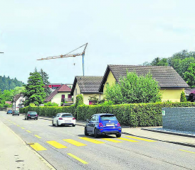 Teilerfolg für die Einwender: Der Fussgängerstreifen kommt zwar weg, aber es gibt eine Mittelinsel. Auf der so genannten «Querungshilfe» haben Fussgänger aber keinen Vortritt. (Bild: rc.)