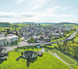 Der Flecken Beromünster soll vom Verkehr entlastet werden: Visualisierung Ostumfahrung mit geplanter Brücke über die Wyna. (Bild: zVg.)