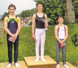 Florian Langenegger (Mitte) setzte sich an den mittelländischen Kunstturnertagen gegen seine Konkurrenten durch. (Bilder: zVg.)