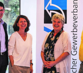 Fachkompetenz vor Ort: (v.l.) Dr. Hans L. Schibli, Rechtskonsulent/Vizepräsident AGV, Karin Faes, Grossrätin und Präsidentin aargauSüd Impuls, Helen Dietsche, GL aargauSüd Impuls und Urs Widmer, GL AGV. (Bild: dr.)