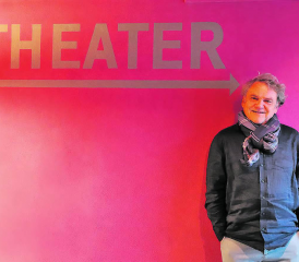 Clo Bisaz prägt das TaB Theater am Bahnhof seit 20 Jahren. Ende 2024 hört er als Betriebsleiter auf . Egal, wohin der Weg danach führt, sein Herz wird wohl für immer für das Reinacher Kulturhaus schlagen. (Bild: Remo Conoci)