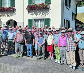 Glückliche Ausflugsgruppe hat die Schönheit des Niesen entdeckt, viel diskutiert und der nächste Ausflug ist schon geplant. (Bild: zVg.)