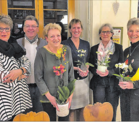 Ein nicht alltäglicher Marschhalt und Abschied: Vier verdiente Kräfte des Seehotels Hallwil (Beinwil am See) werden es künftig etwas ruhiger nehmen. Im Bild (von links) Christine und Willy Nyffenegger zusammen mit ihren langjährigen Stützen Anita Müller, Hanny Lindt, Annelies Deppeler und Frederike Schoch. (Bild: msu.)