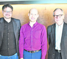 Weggefährten denken über Hermann Burger nach: Historiker Simon Zumsteg, Journalist Pascal Nater und Schriftsteller Klaus Merz (v.l.n.r.) im Reinacher TaB. (Bild: hg.)