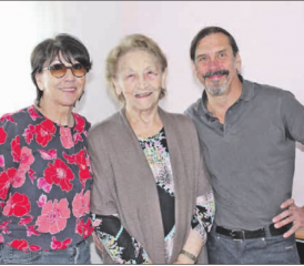 Sie feierten miteinander: Angeline Kolly-Giori mit zwei ihrer Kinder Jacqueline Felber-Kolly und René Kolly. (Bild: zVg.)