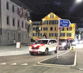 Hupkonzerte und feiernde Fussballfans in den Strassen von Reinach: Die Polizei hat für die Euphorie Verständnis, aber nur bis zu einem gewissen Grad. (Bild Repol aargauSüd)