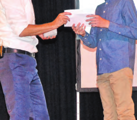 Beste schulische Leistung: Daniel Häfliger konnte als bester Schüler ausgezeichnet werden. (Bilder: be)