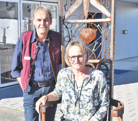 Kunst verbindet – einmal mehr an der Art Feldmatte in Teufenthal: Esther und Reto Baumann haben zusammen mit vier anderen Künstlern eine vielseitige Ausstellung auf die Beine gestellt.