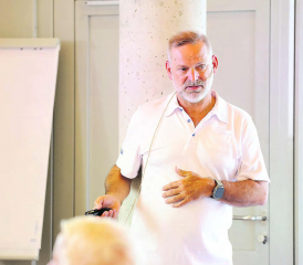 Dr. Tobias Ehmann, Chefarzt Spital Zofingen hielt einen interessanten Vortrag über die Darmkrebs-Vorsorge. (Bild: dr.)