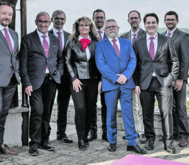 Die Teilnehmer der EWS-GV: (v.l.) Geschäftsführer Thomas Mesmer sowie die Verwaltungsräte Hans Heinrich Leuzinger, Bruno Ellenberger, Pia Müller, Roger Stenz, Jürg Rubin, Mathias Härri, Mathias Räber und Adrian Widmer. (Bilder: dr.)