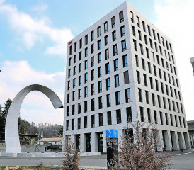 Die Franke Gruppe schiebt die Sparte «Water Systems» ab, weil sie nicht zu den «Top-3» weltweit gehört: Die Firma KWC in Unterkulm wird – wieder einmal – ins Ausland verkauft. (Bild: rc.)