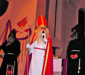 Voll Ungeduld waren der Chlaus und die Schmutzlis erwartet worden. (Bilder: grh)
