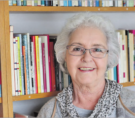 Neuer Gedichtband der Teufenthaler Autorin Brigitte Fuchs: «Ich bin keine Schnellschreiberin, jedes Wort muss hundertprozentig sitzen.» (Bild: pewe.)