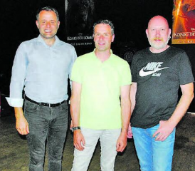 Die stolzen Sieger – oder Robin-Hood-Fans: Francisco Baños, Max Hauri und Erich Hunziker (v.l.). (Bilder: st.)
