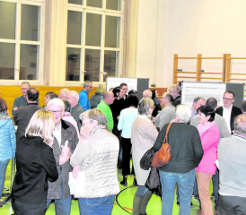 Fragen und Antworten: Das neue Führungsmodell wird in Gruppen besprochen. (Bilder: mars.)