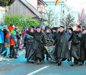 Der klassische Männerfang durfte selbstverständlich auch am Umzug nicht fehlen. Überall sah man strahlende Gesichter, ob bei jenen, die gestalterisch mitgewirkt hatten oder beim Publikum, das teilweise sogar aus dem Luzernischen oder dem Freiamt angereist gekommen war. (Bilder: grh)