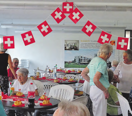 Alterswohnungen Sunnepark Oberkulm: Der Gemeinschaftsraum wurde von den Bewohnern feierlich geschmückt. (Bilder: zVg.)