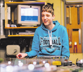 Einzigartige Menschen: Adnan, Schüler und Autist, prägt das Schaffen der Stiftung Schürmatt. (Bild: zVg.)