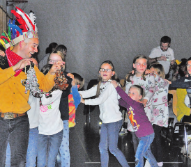 Kinderkonzert im Kubus Rickenbach: Wenn Hilfssheriff Tom und seine Freunde zu Besuch sind, dann ist einiges los. (Bilder: mla.)