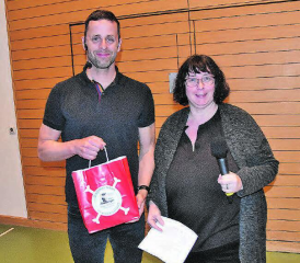 Sie sorgten für einen gelungenen Abend: Karin Dätwyler, Präsidentin der Kulturkommission und Meteorologe Gaudenz Flury. (Bild: aw.)