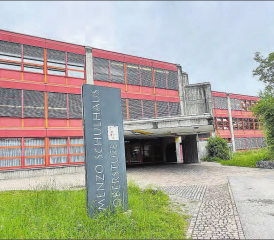 Innert 2 Minuten unter Dach: Der Kredit von 330’000 Franken für die Sanierung des Flachdachs des Menzoschulhauses, wo die Oberstufe (Kreisschule aargauSüd) zu Hause ist. (Bild: mars.)