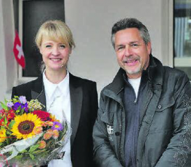 Festrednerin war SVP-Grossrätin Barbara Borer. Gemeindeammann Roger Schmid überreichte ihr im Anschluss an ihre Rede einen sonnigen Blumenstrauss. (Bilder: rc.)