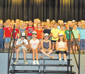 Eine kleine, aber feine Schule: Diese Kinderschar hat ein besonderes Privileg. Während sechs Jahren kann hier «heile Welt» genossen werden. (Bilder: st.)