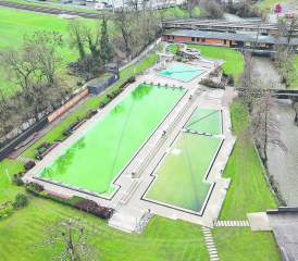 Ab kommendem Herbst ermöglicht eine Traglufthalle in der Badi Suhr-Buchs-Gränichen das Schwimmen im Winter. (Bild: ran.)