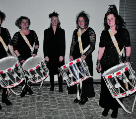 Die Tambourinnen sorgten während des Weiberregiments für Rhythmus. Wer sich mehr Lautstärke wünscht, kann sich zum Mitmachen melden. (Bilder: grh)