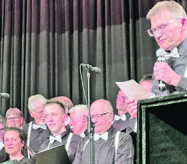 Frühlingskonzert unter dem Motto «GÄGEsätz»: Chor Staffelbach unter der Leitung von Kevin Sieber wusste seine Fans zu begeistern. (Bild: Sabina Gonseth)