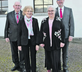Abschiede, die schmerzlich sein werden: Ruedi Stucki, Anna Moser, Corinne und Thomas Michel-Kundt (v.l.) – für ganz kurze Zeit sogar ohne Maske. (Bilder: st.)
