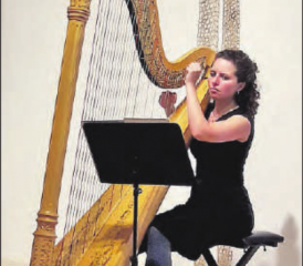 Der Poesiesommer präsentiert leise Töne in Literatur und Musik: Lindsay Buffington begleitet am 6. Juli im Seetal den amerikanischen Lyriker Yehuda Hyman. (Bild: zVg.)