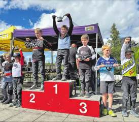 Noé Schneider als DSM-Gesamtsieger bei der Pokalübergabe in Goldach. (Bild: zVg.)