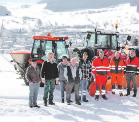 Winterdienst in Rickenbach: Acht Mannes- und rund 750 Pferdestärken vereint im Kampf gegen Schnee und Eis. (Bild: zVg.)