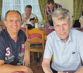 Bewährte Uerkheimer Delegation: Grossrat Markus Gabriel mit Beobachtungsstatus und Gemeinderat Andreas Ott (re.) nahmen gemeinsam an der zofingenregio Abgeordnetenversammlung teil. (Bilder: aw.)