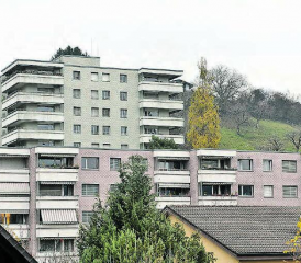 Auf dem Hochhaus im Gebiet Bienstel plant Sunrise eine Mobilfunkanlage. (Bild: A.W.)