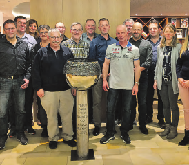 Zum Abschied gabs ein Bild für die Geschichtsbücher mit Rolf Trösch (ganz rechts), für den es ein Abschied in doppelter Hinsicht ist. Er hat die Wahl in den Gemeinderat der Fusionsgemeinde nicht geschafft. (Bild: zVg.)