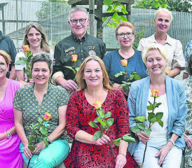 Nicht alle waren anwesend: An den Rosen waren die Jubilare der Schule Schöftland zu erkennen. (Bilder: aw.)