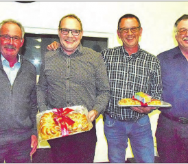 Die «alten» und die «neuen» Vorstandsmitglieder v.l.: Urs Siegrist, Roland Neeser, Claudio Curtoni, Reinhard Schaffner, die «Neuen» mit dem symbolischen Schlüssel aus Zopfteig. (Bilder: st.)