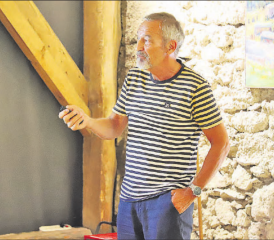 Über die Insektenwelt: Der pensionierte Biologielehrer Ernst Hofmann aus Unterkulm referierte auf Einladung des NVMB im Huus74. (Bild. rc.)